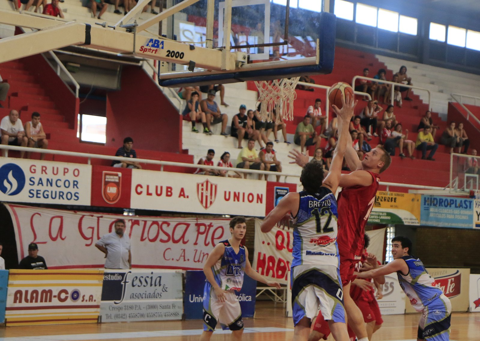 Gran partido del capitán Reinick en el último juego ante Oberá. Foto (Archivo Prensa Unión - G. Sejas)