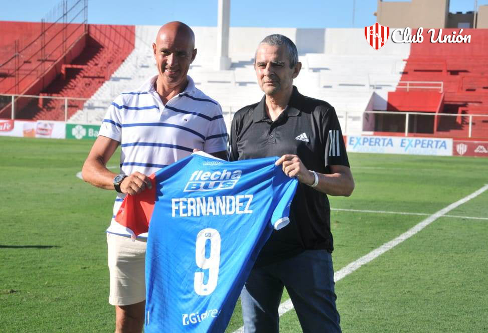 Emotivo homenaje a Dante Fernández