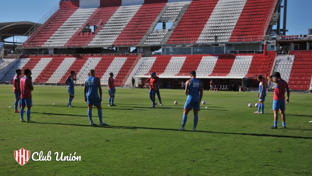 Unión se midió ante Patronato en el primer amistoso de pretemporada