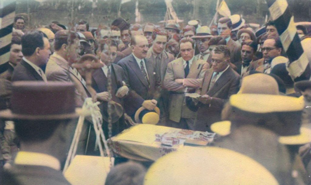 El señor Luis Francisco Ramírez hablando el día que se colocó la piedra fundamental.