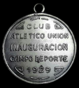 Medalla conmemorativa entregada a los hinchas que estuvieron en la inauguración del estadio en 1929
