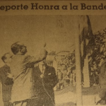Partido con Quilmes en 1953, el rector de la UNL Raúl Repela iza la bandera